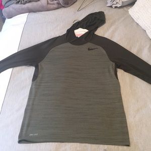 NIKE dry fit hooded lightweight pullover in olive